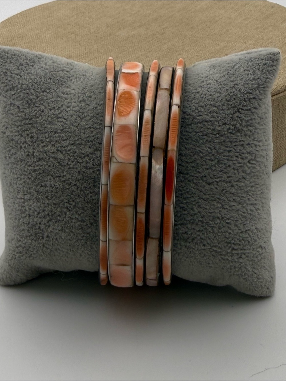 Set of 5 Stacked Shell Tile Bangle Bracelet - Peach & Cream